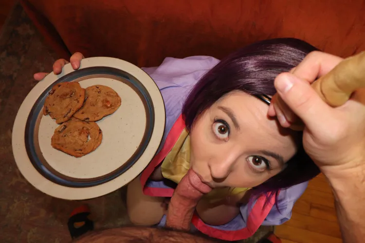 Elma's horn makes the perfect handle (Cosplay by Me)