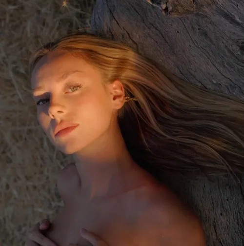 Ester Expósito via @/pabloanyway on Instagram