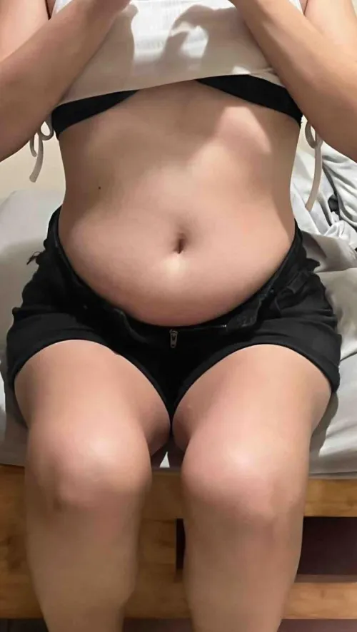 Estoy tan llena de cerveza chicos