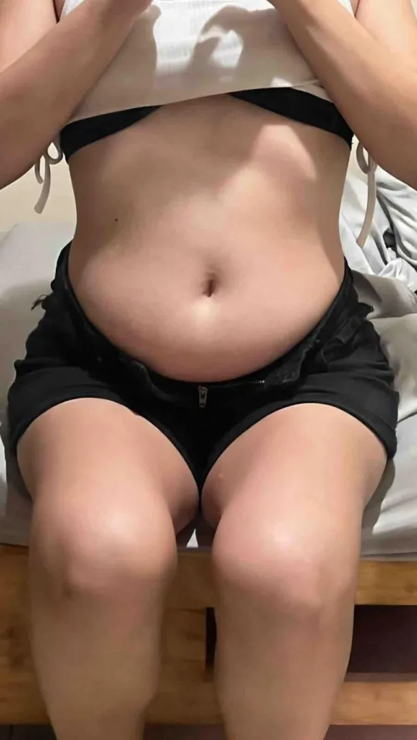 Estoy tan llena de cerveza chicos