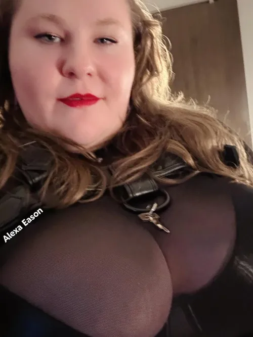 Ever had a plus size domme hold your key? So much more body to appreciate while that pathetic excuse for a dick is locked away.