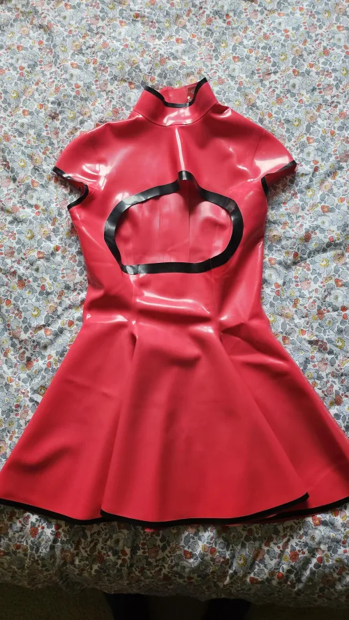 Ever seen a dwarf in rubber?