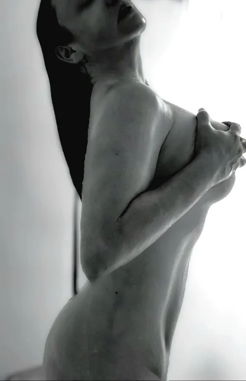 Everytime I second guess myself on posting a photo, y'all show me so much love... slowly showing more and more of me...  (Please be kind. So often people make cruel comments on my posts like this. If you don't like my body please just scroll)