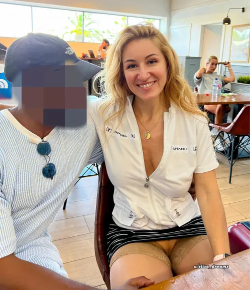 Exhibant ma pette chatte en public