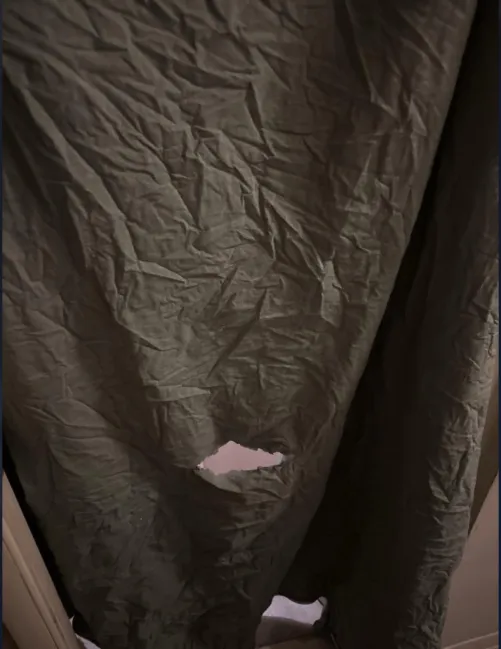 F (20) gloryhole open 100% anonymous come and unload in my throat. Uncut+++