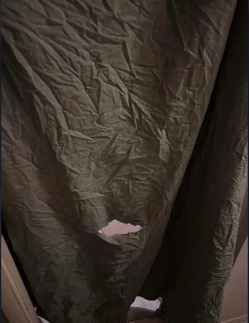 F (20) gloryhole open 100% anonymous come and unload in my throat. Uncut+++