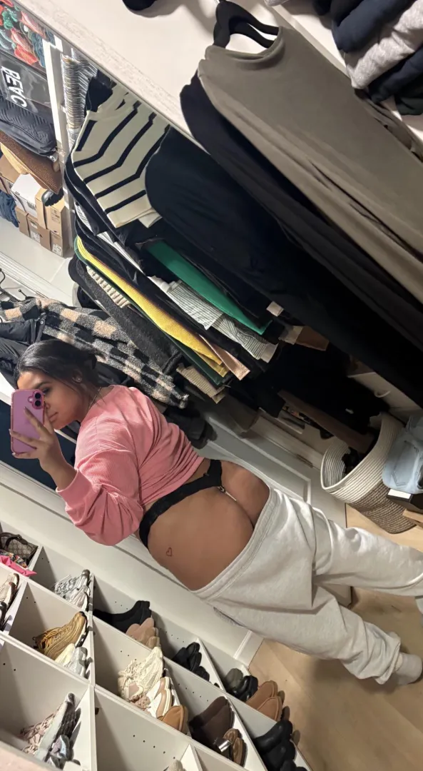 F 23  can you tuck my tag in?