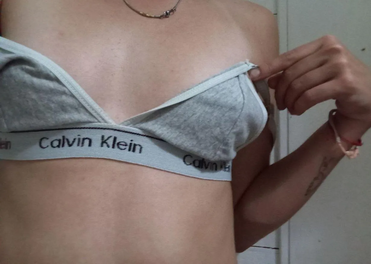 [F] Craving for someone's attention right now , Anyone available? #NorthCarolina