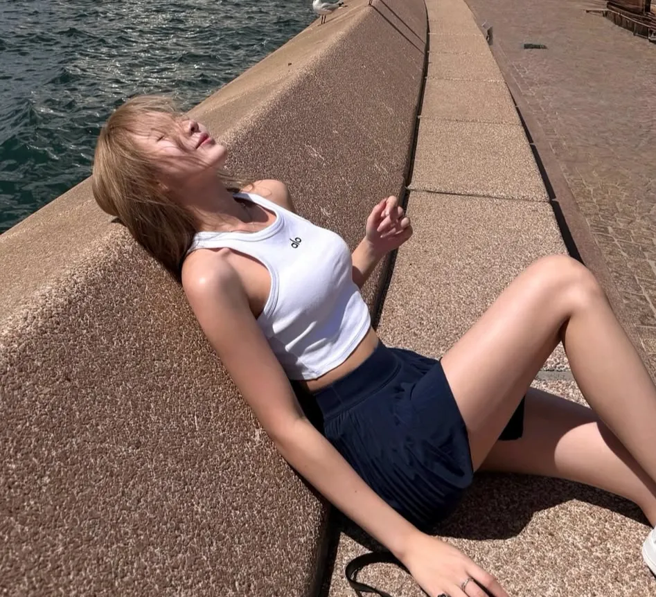 (f) I'm bored so here's a pic