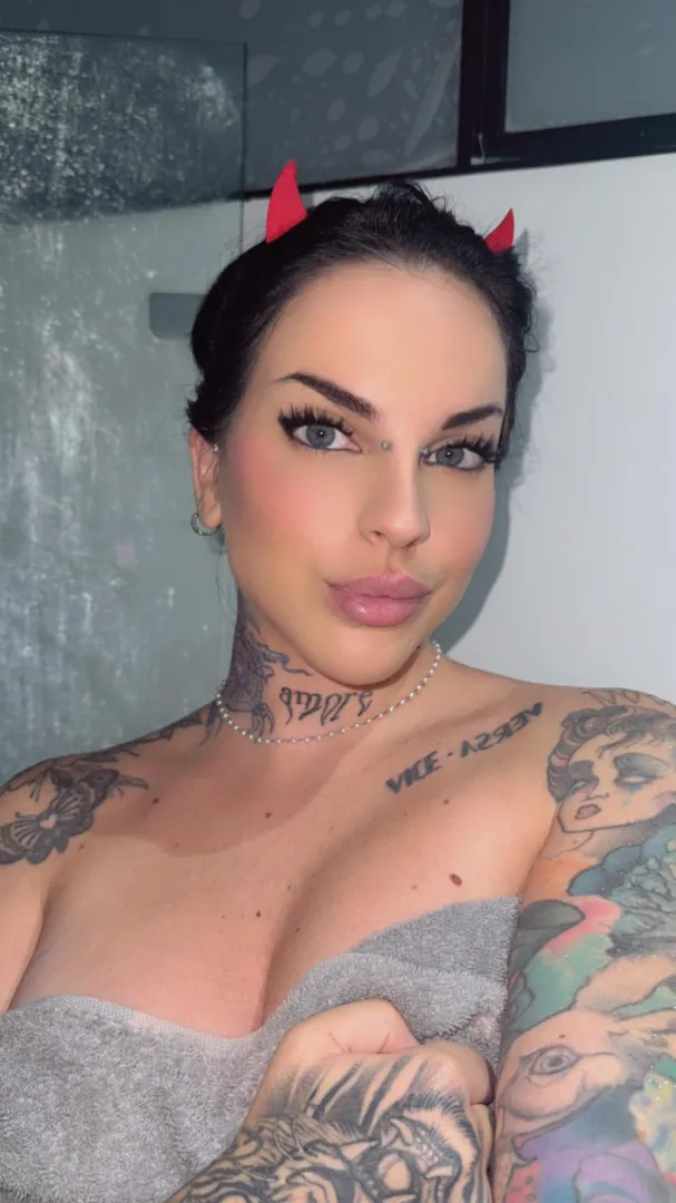 [F] Join me in the shower