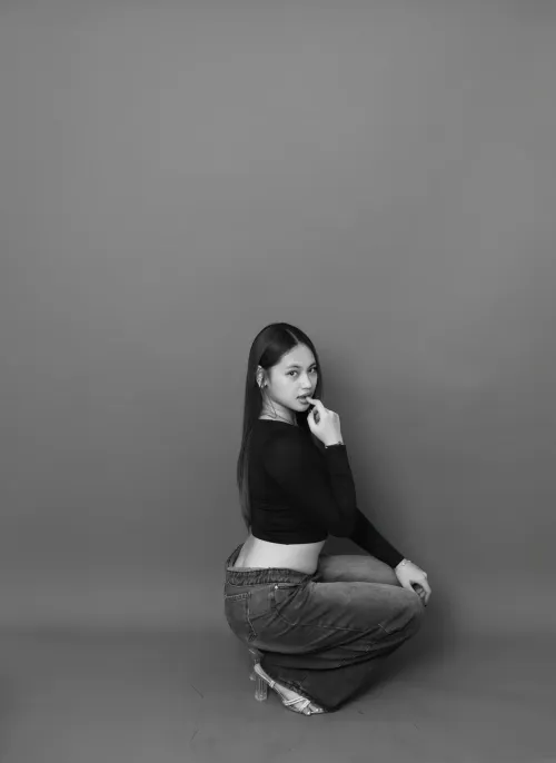 (f) lets do this again, deleting in 12 hours, but whoever up4vte and say yes, i'll send u nudes