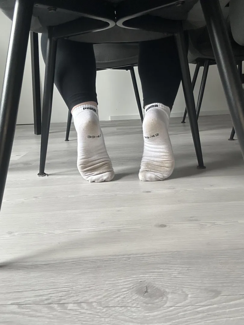 [F] Look at these dirty socks. You like it?