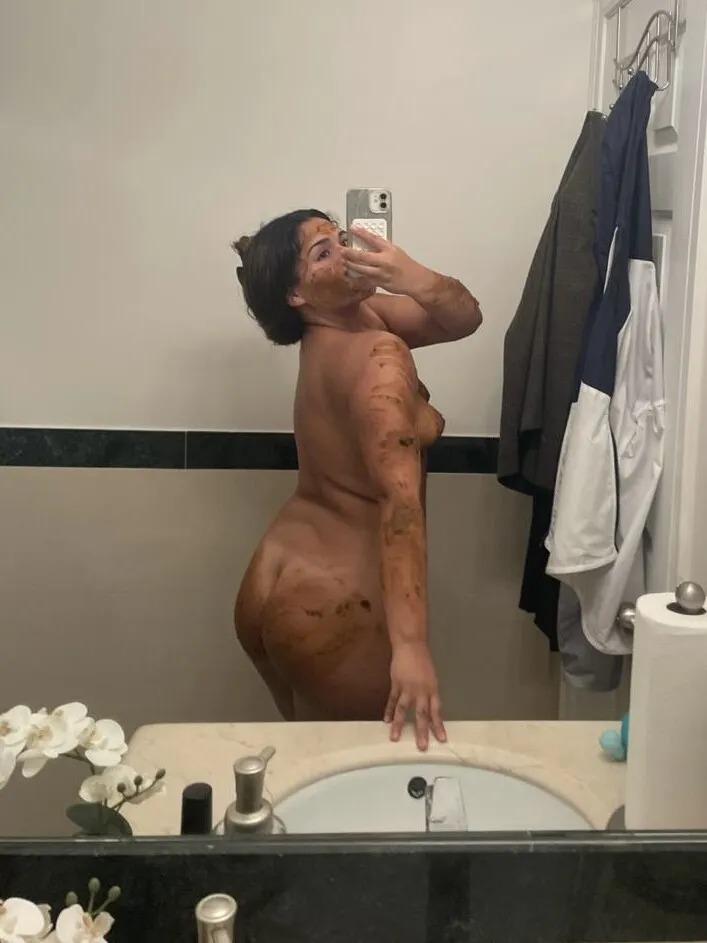 (f) mhmm i should blend my makeup better