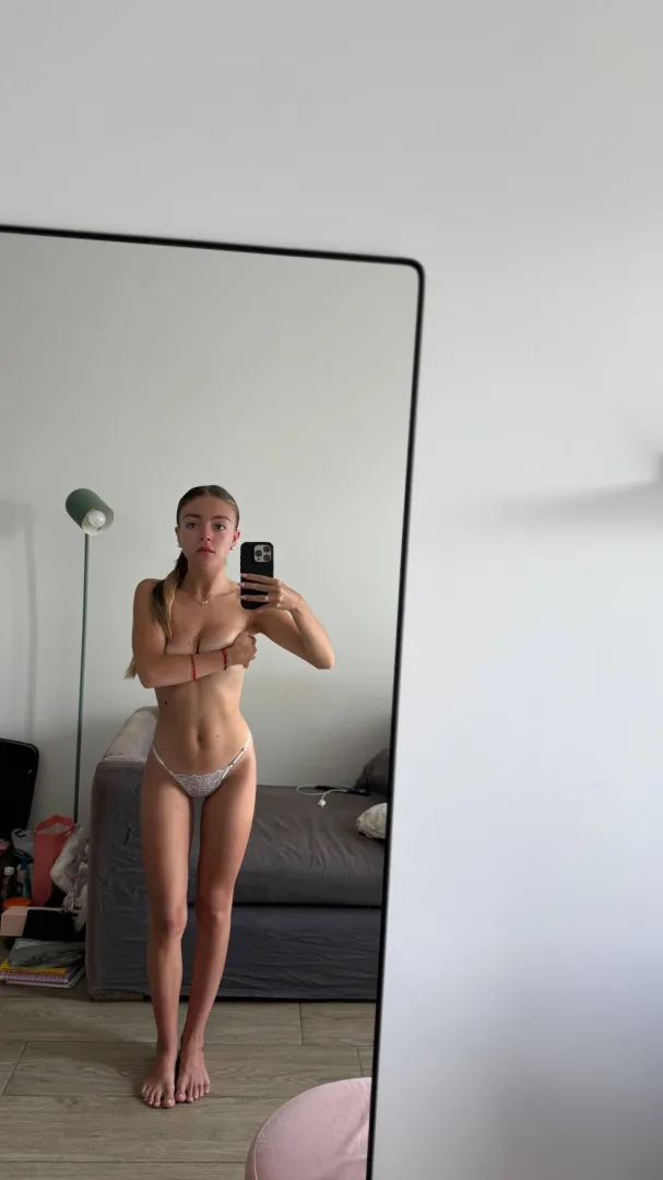 F18 am I sexy or do I look too young?