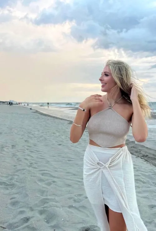 F18 I'm drunk but who up.vots and comment  i will send them nudes try me instantly