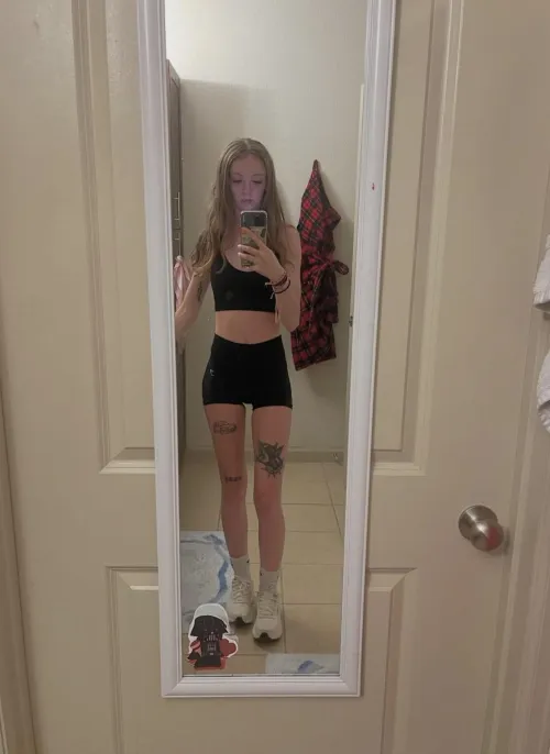 F19 Giving Honest Ratings. Upvote and if I like your cock I’ll give you my nudes.