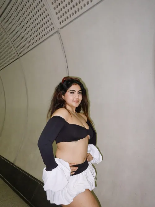 F21, Available sexting