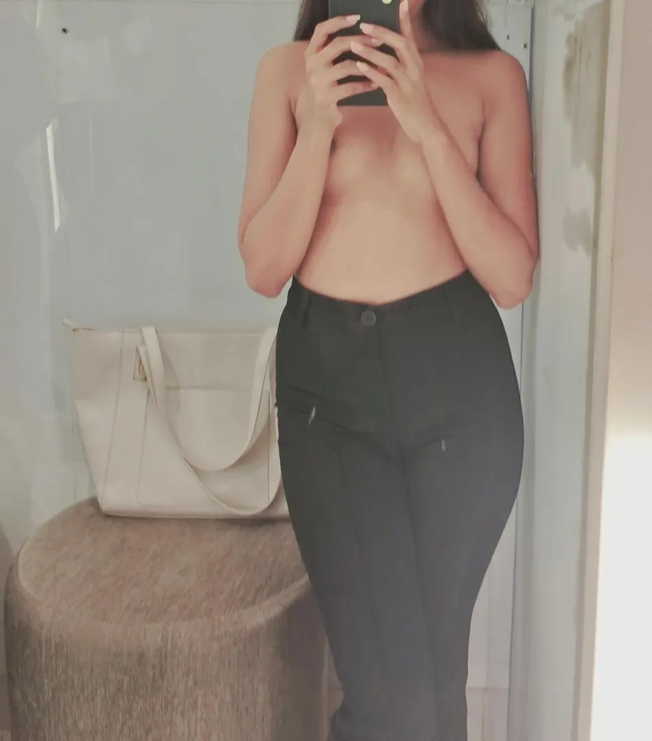 F25 Back from a stressful day. Want to rate some cocks and help me release my stress