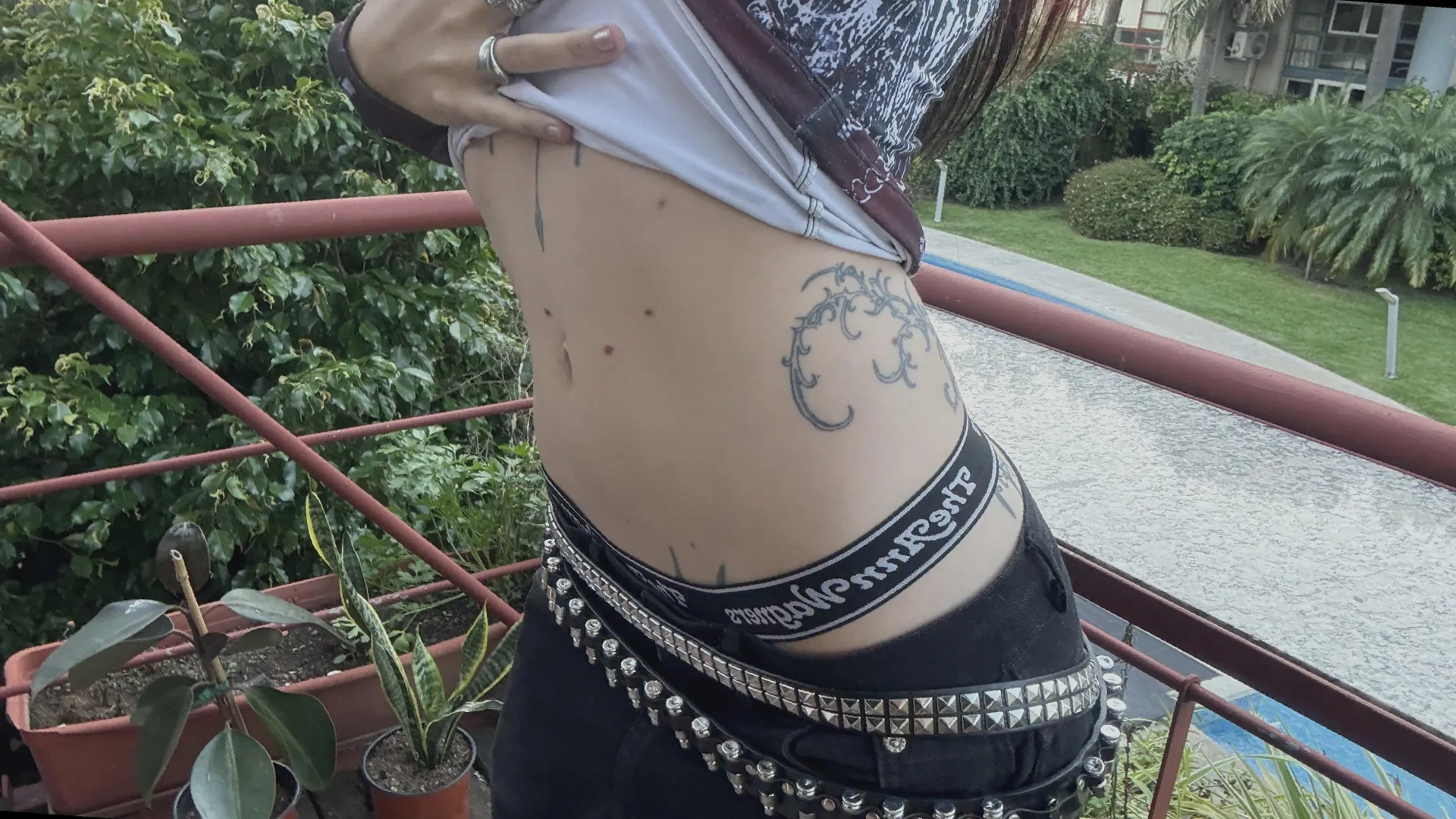 F4M - Anyone providing hosting? hmu on lg: lunarumes