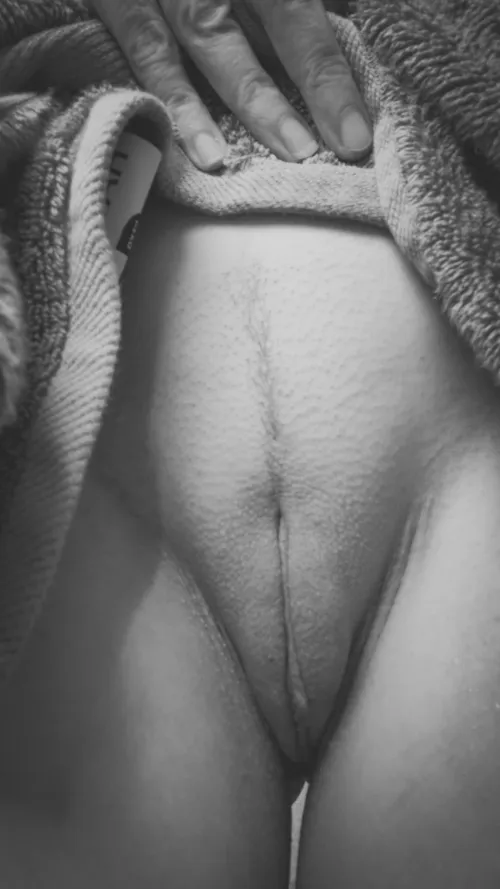 (F)51 Freshly shaved peek under the towel....