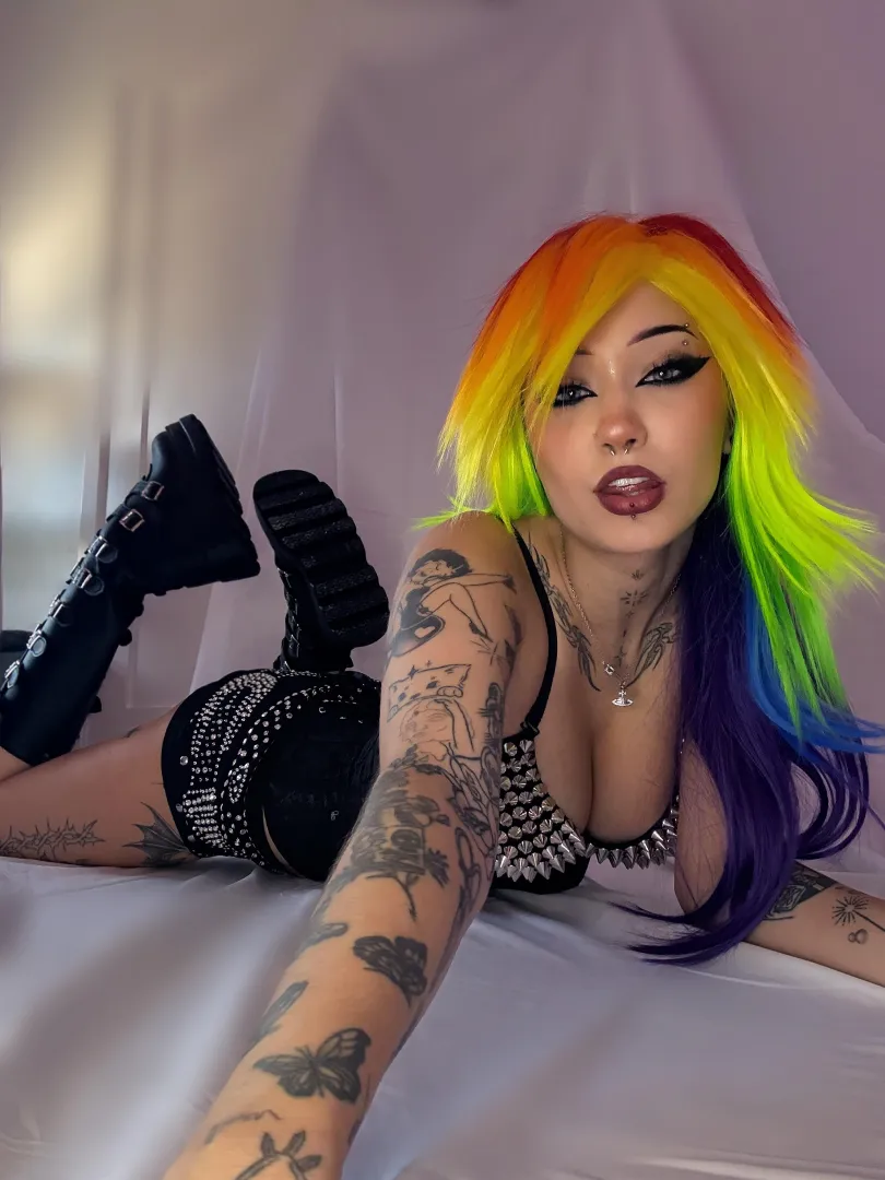 feeling cute on my bed!!