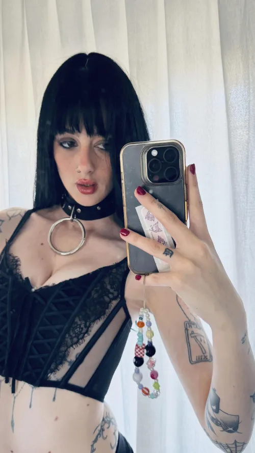 Feeling frisky, need someone w/ a place - 19F4M - send on lg: lunarumes