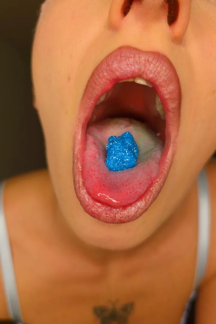 Feeling microscopic and insignificant under the weight of a giant woman