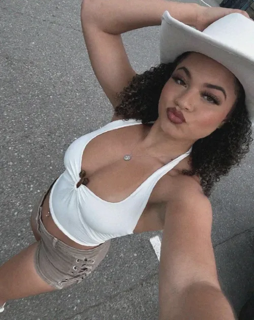 Feelingg so hornyy rn