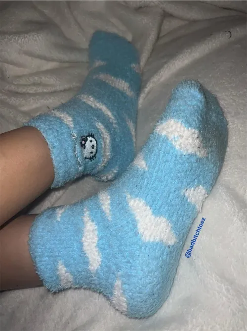 Feet have been so cold lately so look at my cute fuzzy socks 🥰