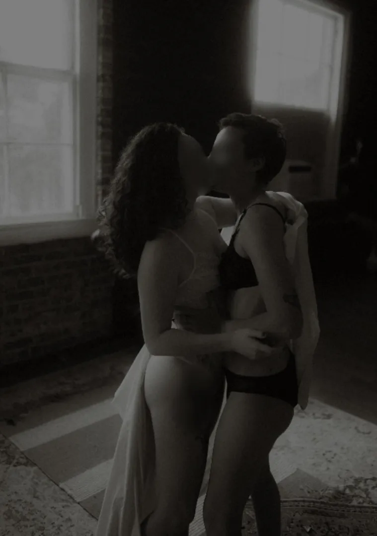 [FF4M] Lesbian couple hoping for a threesome