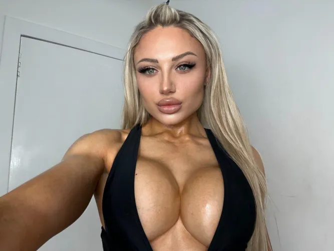 Filling until men instantly want to fuck my mouth as soon as they look at me