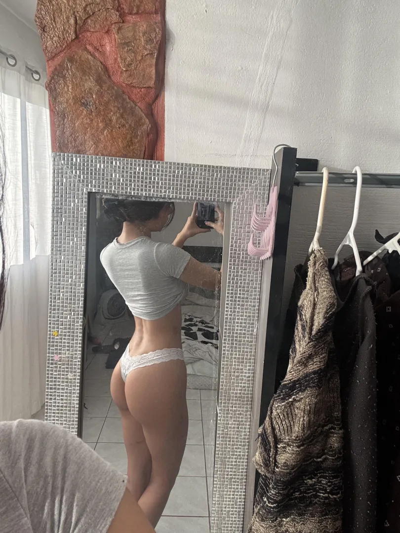 Flaquita para q me agarres de la cintura 