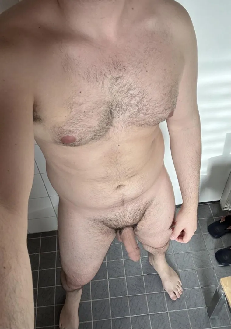 Flashing the bros in the gym sauna (30)