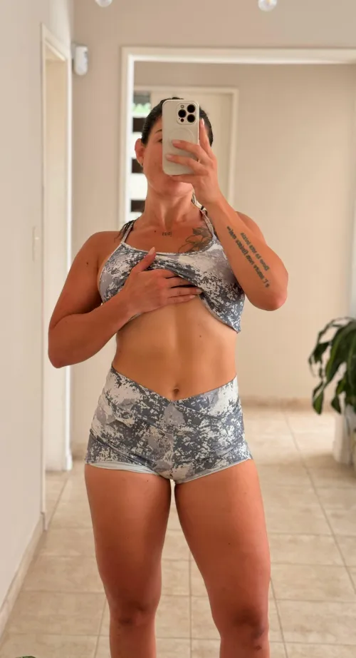 flexing my midriff baby