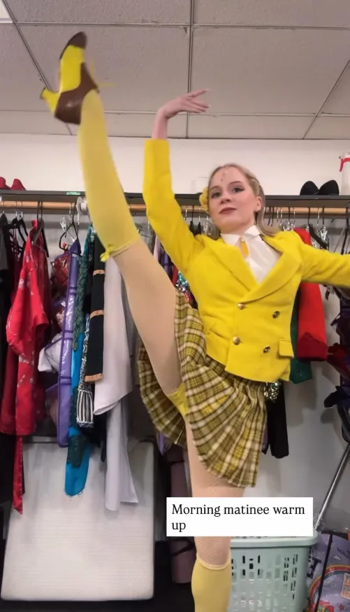 For anyone wondering if Elizabeth Teeter’s costume matches inside and out, the answer is Yes.