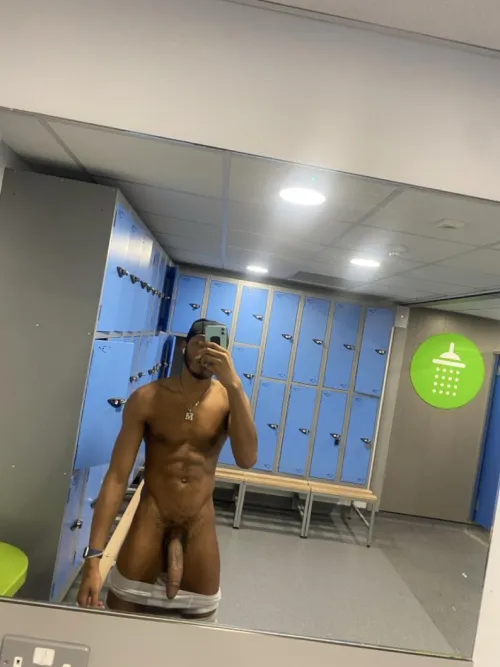 For thick bussy lmk I’m so horny got so much cum gott to fuck raw everyday lmk if you got it in you