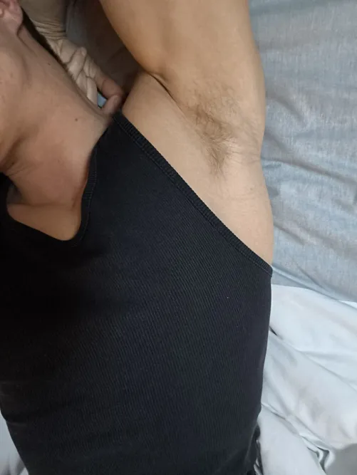 Forgot to wear deodorant to practice and im so musky