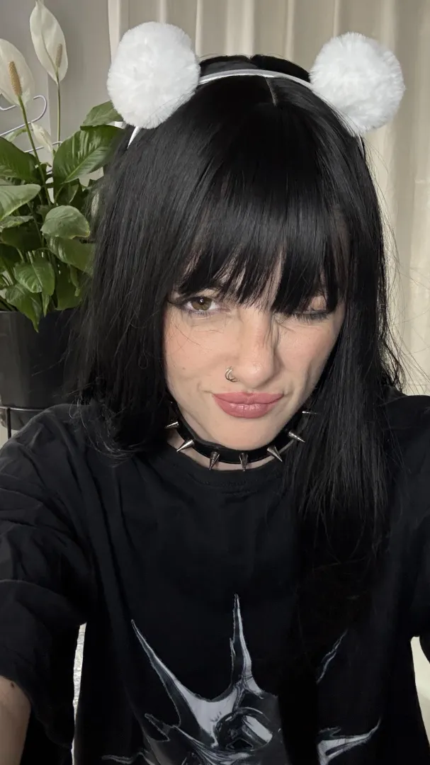 Free 4 fun tonight, had 2 much champagne today - Telgrm: Lunawishbloom