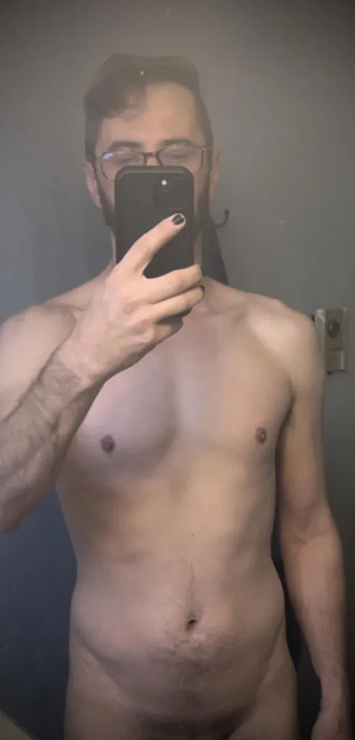 Free tonight. Dinner or drinks, wherever else the night takes us. Local to downtown and can host. M38