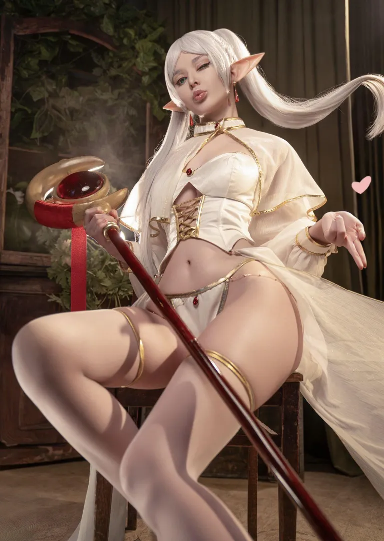 Frieren cosplay by Vinnegal