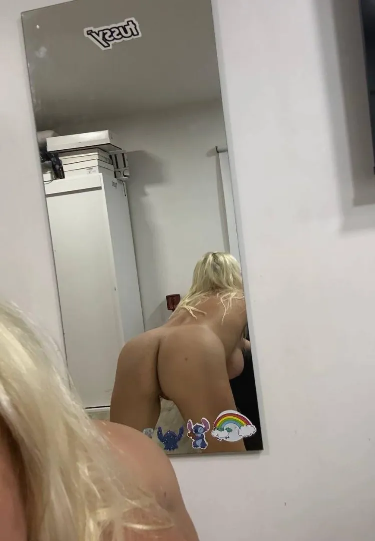 Full view of my cougar booty, what do you think? nwa