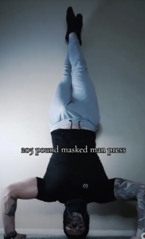 Fun fact, I did about 10 takes before I decided this one was good enough. About 100 handstand pushups in 30 minutes ‍