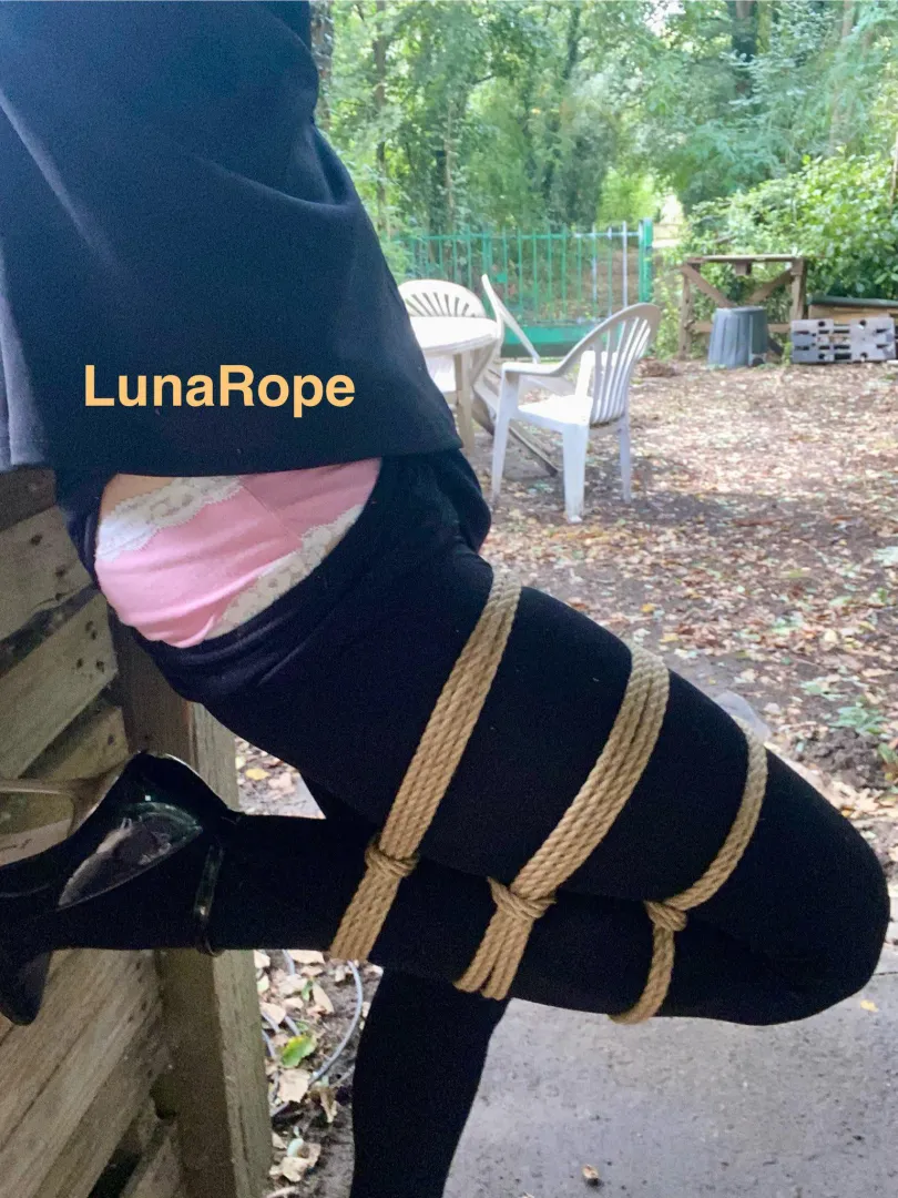 Futomomo <3 ( SelfBondage )