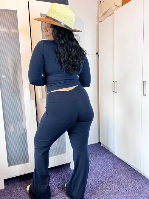 Galadriel, 24 ys old and already married... still too naughty and tight enough