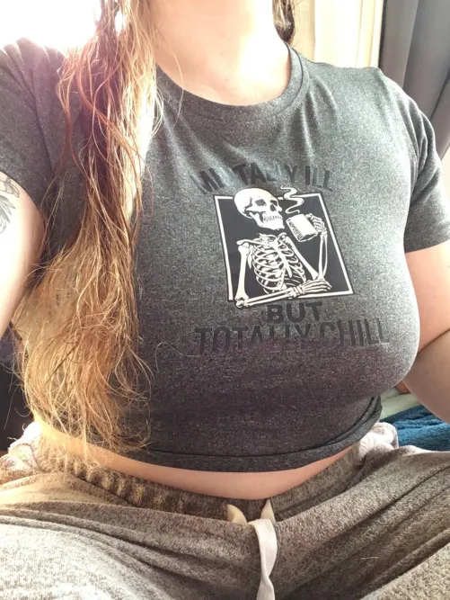 Gamer girl with plenty of curves 