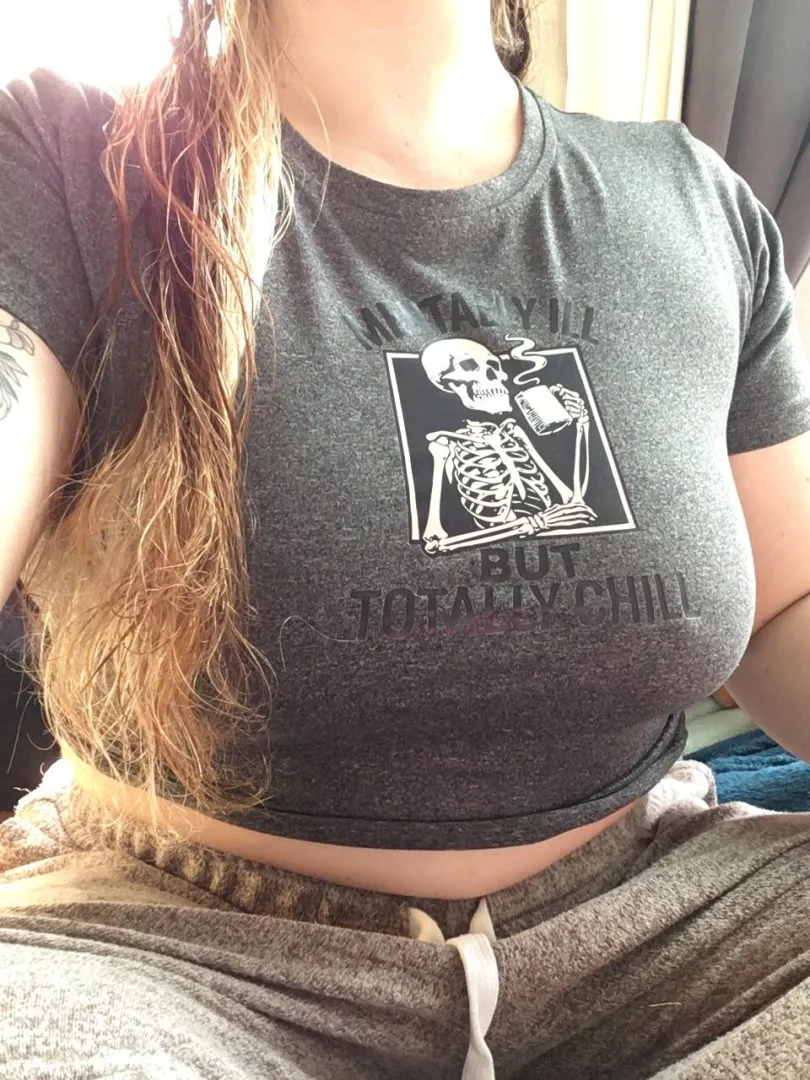 Gamer girl with plenty of curves 