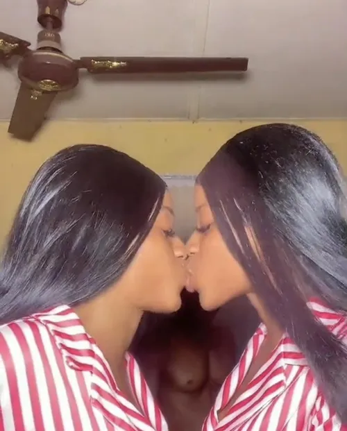 Geejee Twins