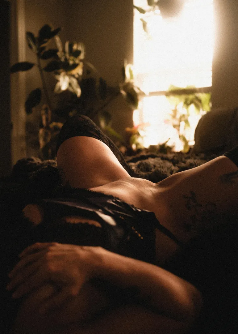 Get in between the mount 