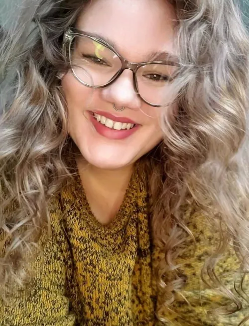 G○○fy selfie in my favourite jumper 