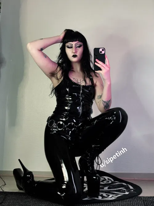 good boys get to lick my armpits clean after im done with you